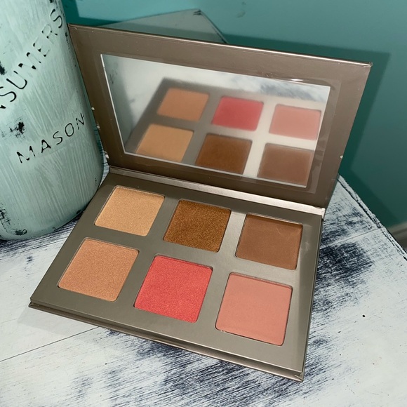 Iconic London Blaze Chaser Face Palette - Picture 1 of 5